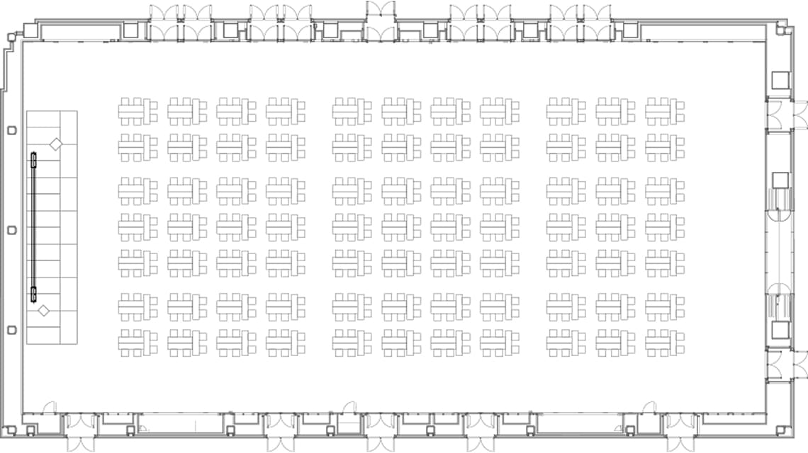 全面縦使い島型の7階ホールレイアウト図。6名1グループごとに机と椅子が向かい合わせに配置されていて、正面にステージがあります。