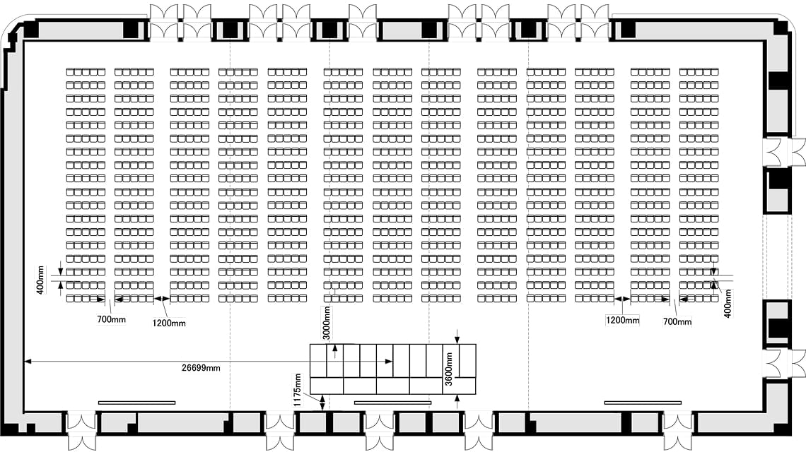 全面横使いシアター型の7階ホールレイアウト図。正面のステージに向かって、椅子が並んでいます。